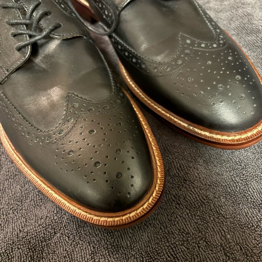 Men’s Banana Republic Black Leather Dress Shoes with Brown Welt Size 8.5 - Picture 2 of 14